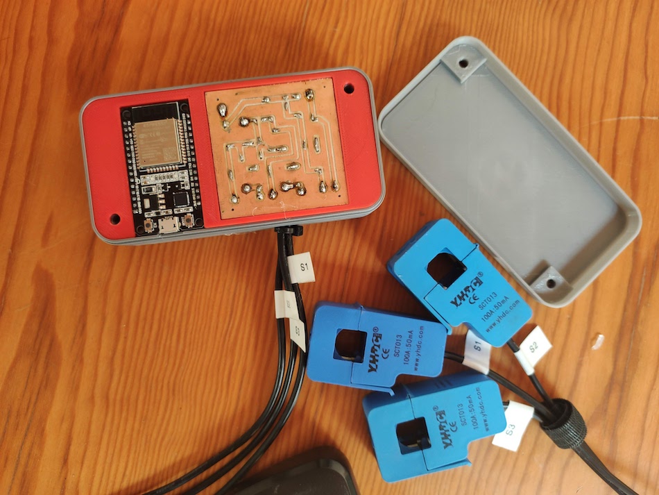 Finished energy monitor with 3D printed case: Front view without lid